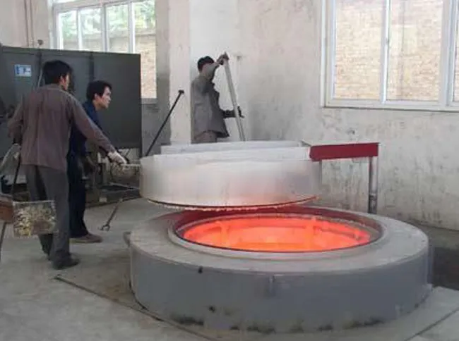 Печь для термической обработки ярких материалов шахтного типа